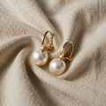 עגילי פנינה זהובים אלגנטיים