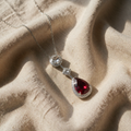 שרשרת עם קריסטל אודם בצורת טיפת מים
